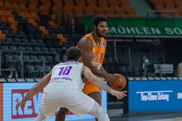 在防守中的 在防守中的