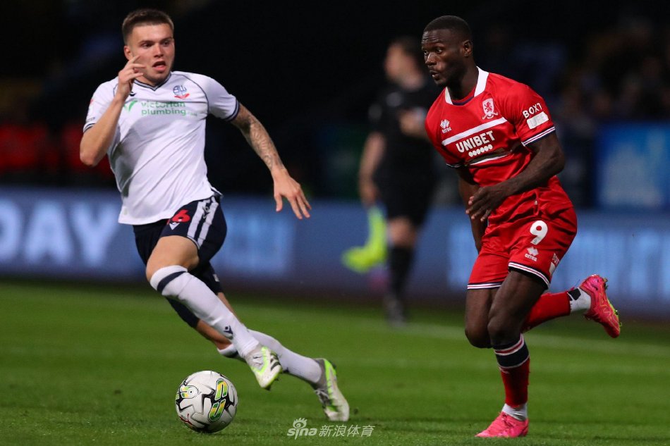 球迷们翘首 球迷们翘首